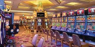 6667pa တွင် Baccarat နှင့် ကတ်ဂိမ်းများ ကစားနေသောမြင်ကွင်း